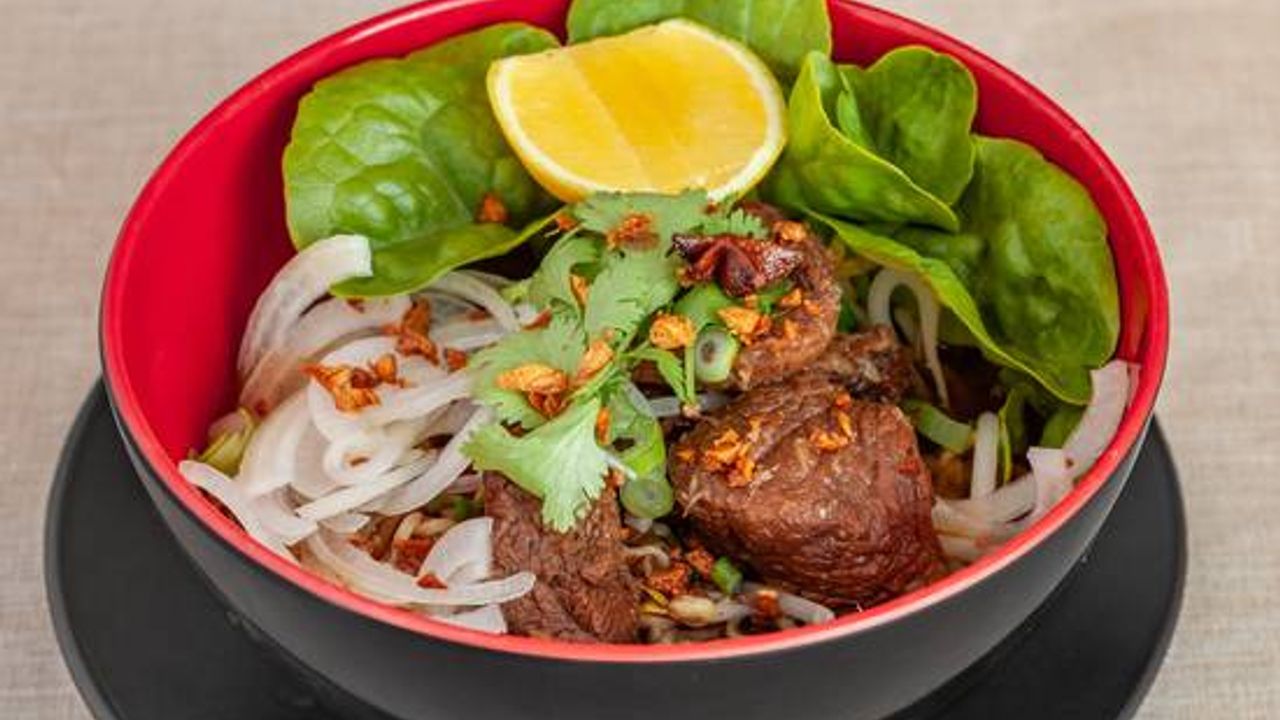 Beef Stew (Kor Ko) with Noodles