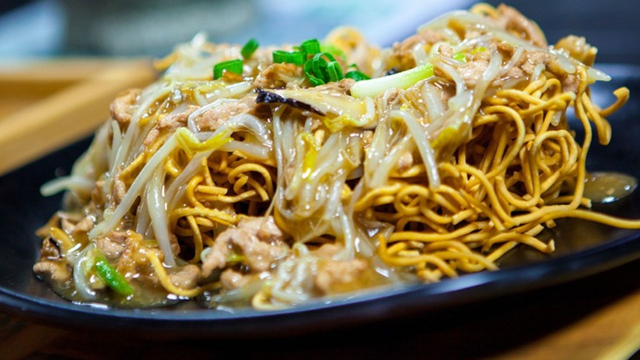 Shredded Pork & Shitake Mushroom in Abalone Sauce with Crispy Fried Noodle