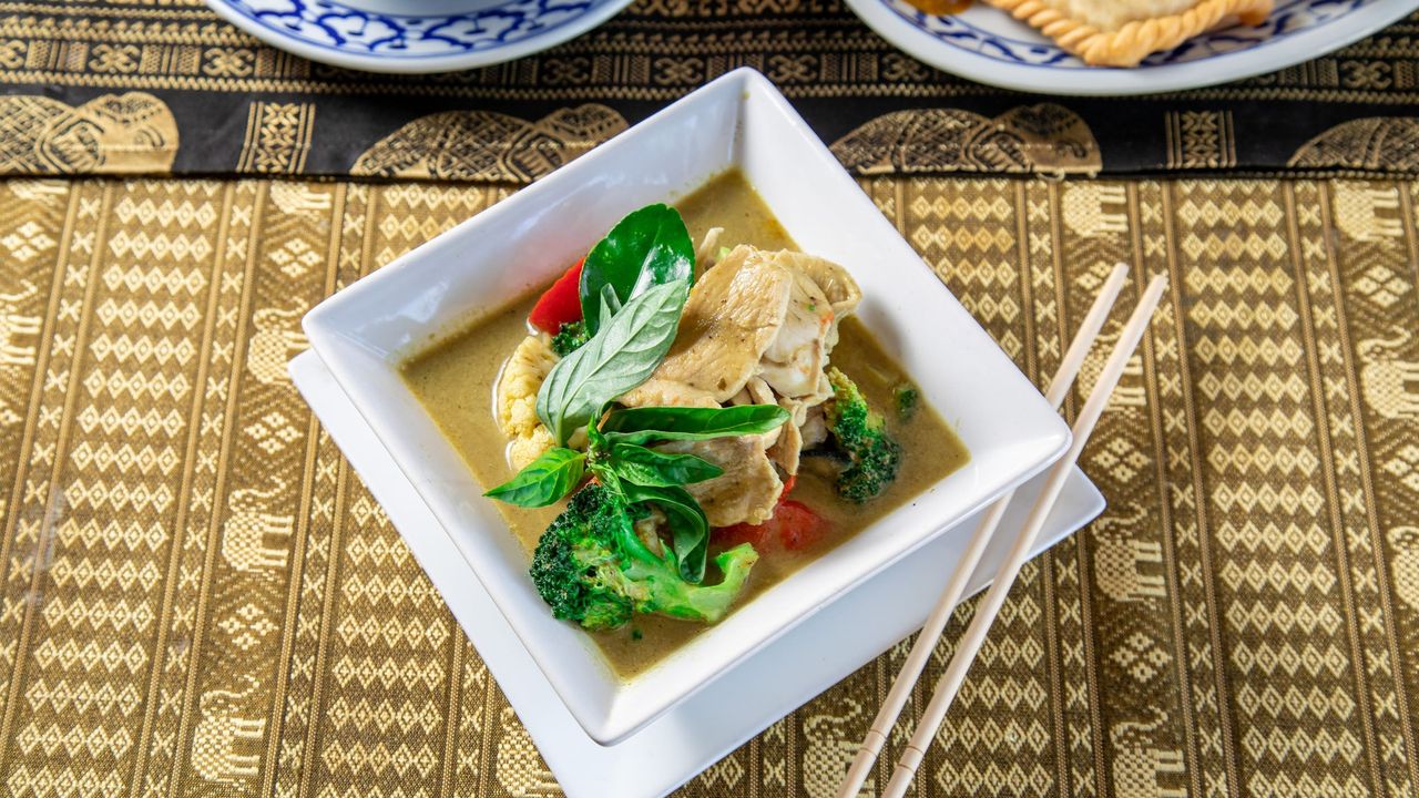 Gang Keow Warn (Green Curry) (Hot)