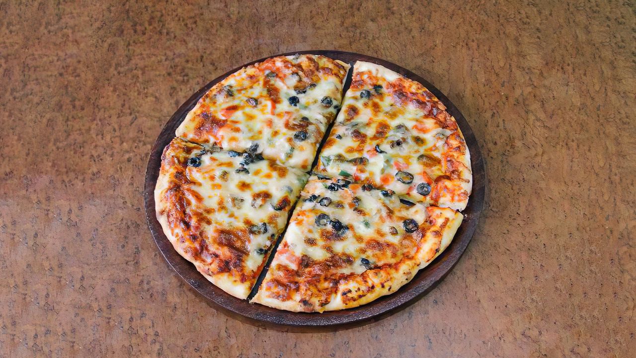 Vegetarian Pizza (Vegetarian)