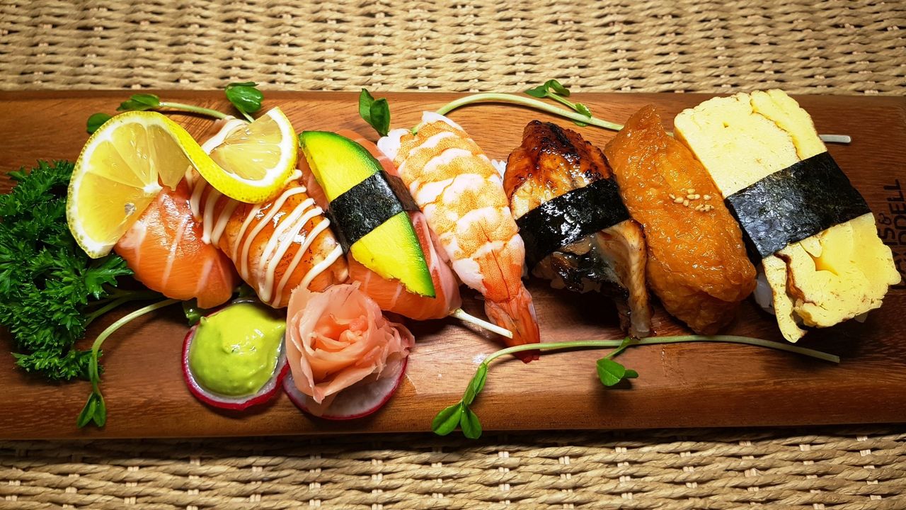 1. Mix Sushi (7 pieces)