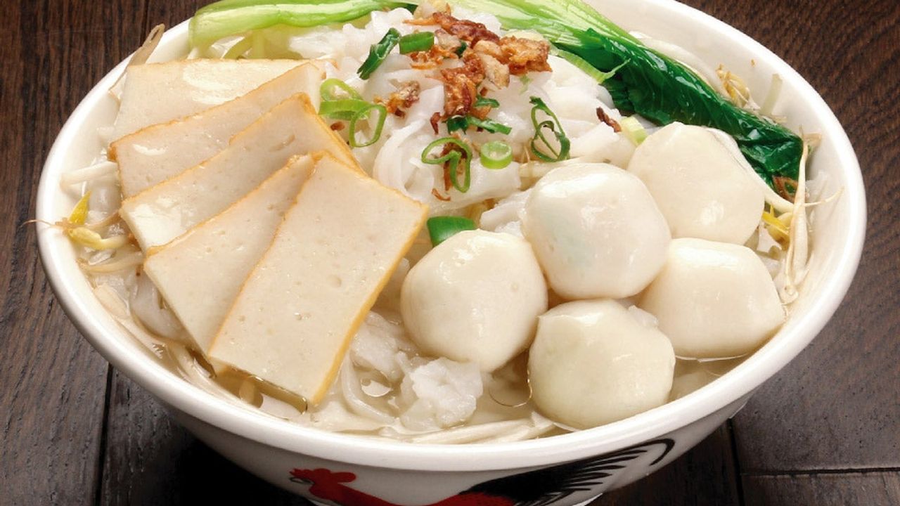 Fish Ball Soup with Flat Noodles