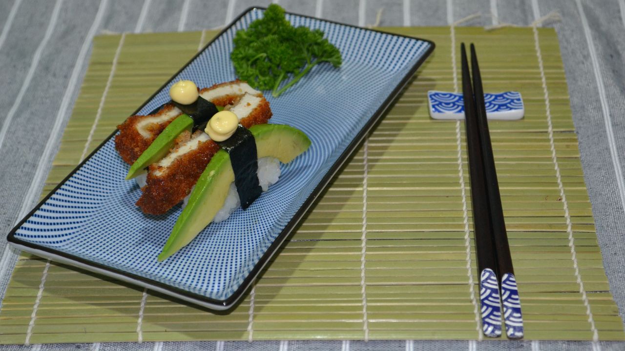 Crumbed Chicken & Avocado (2pc)