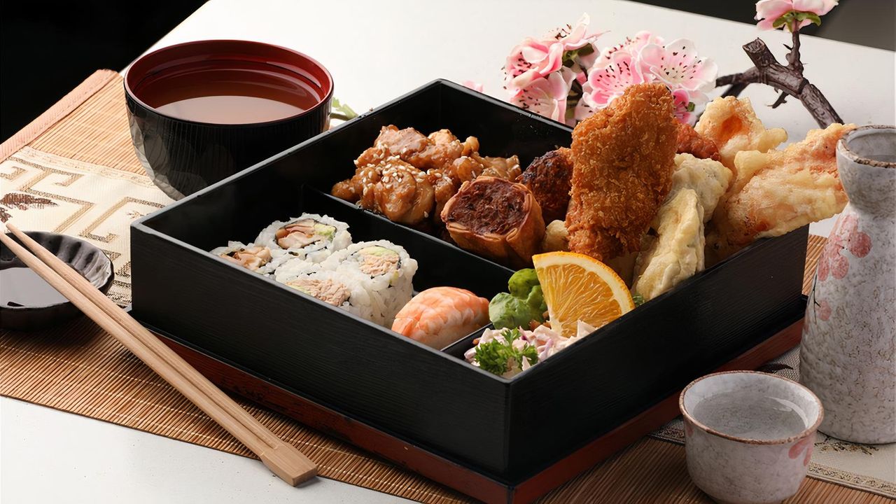 Kawasemi Queen Bento (with Sushi)