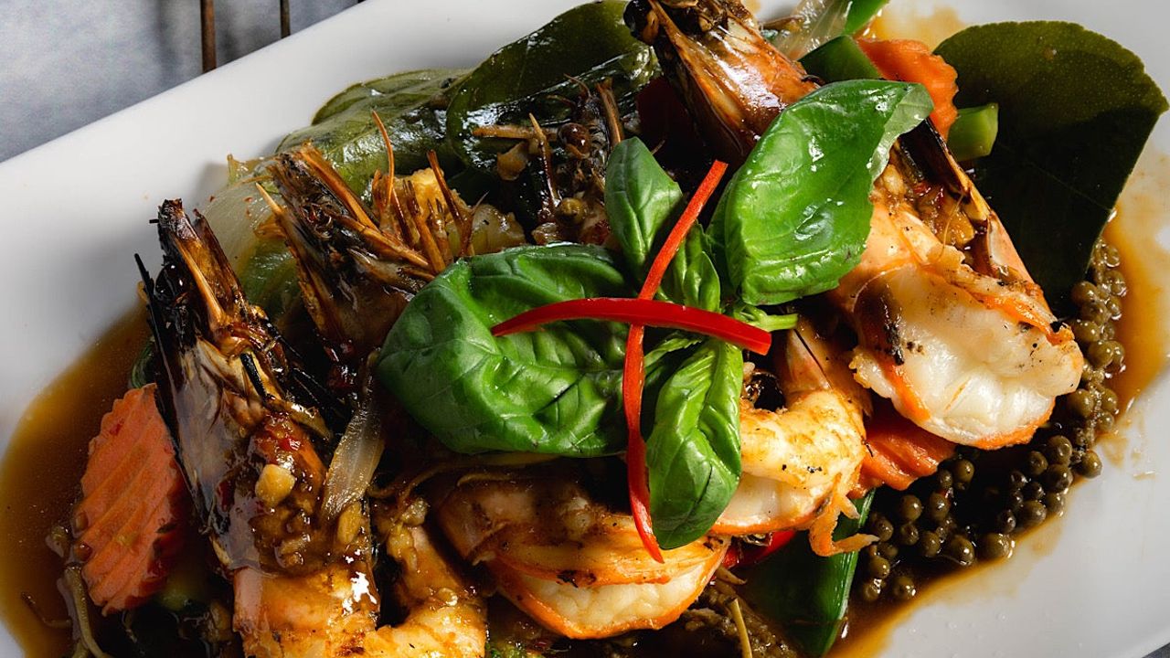 Grilled King Prawn with Lime Leave and Peppercorn (Spicy)