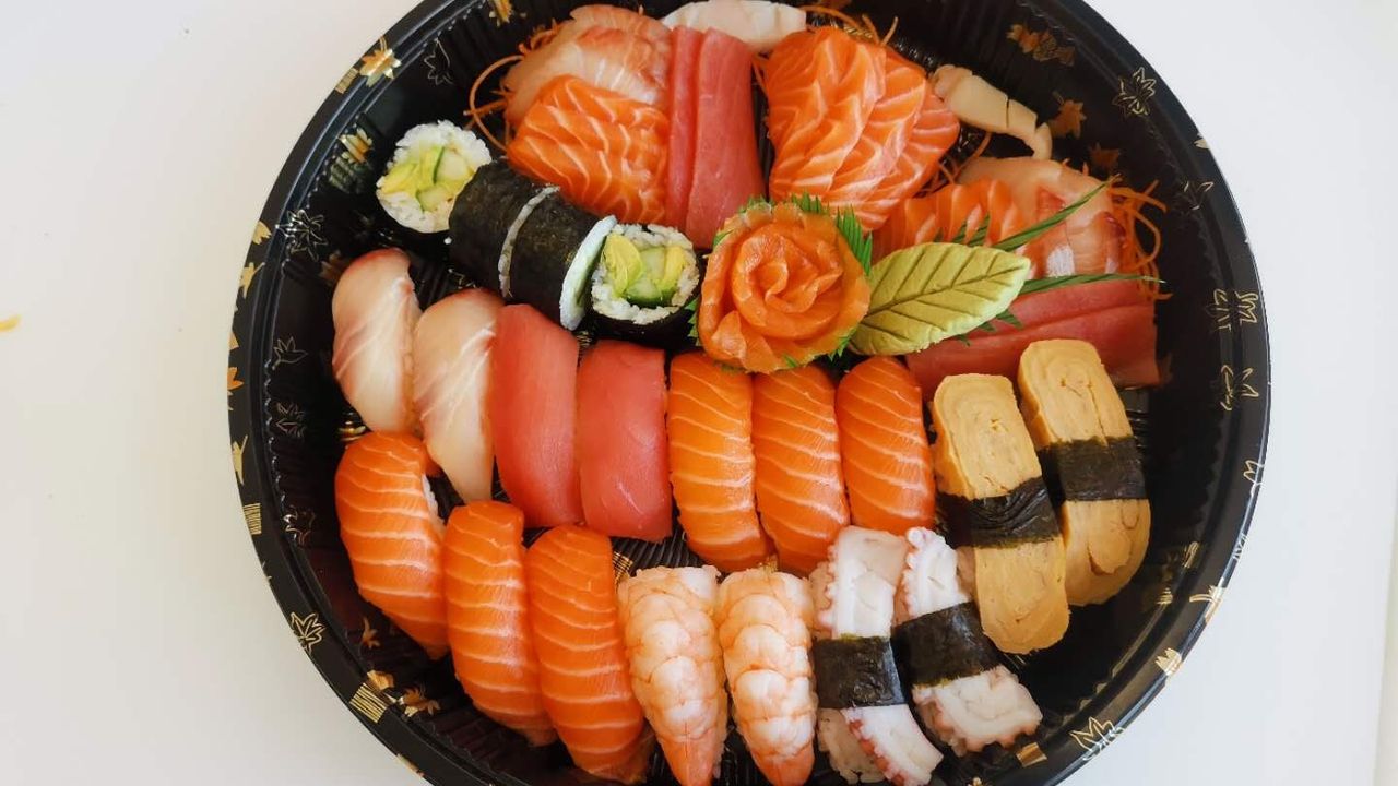 Sashimi sushi platter