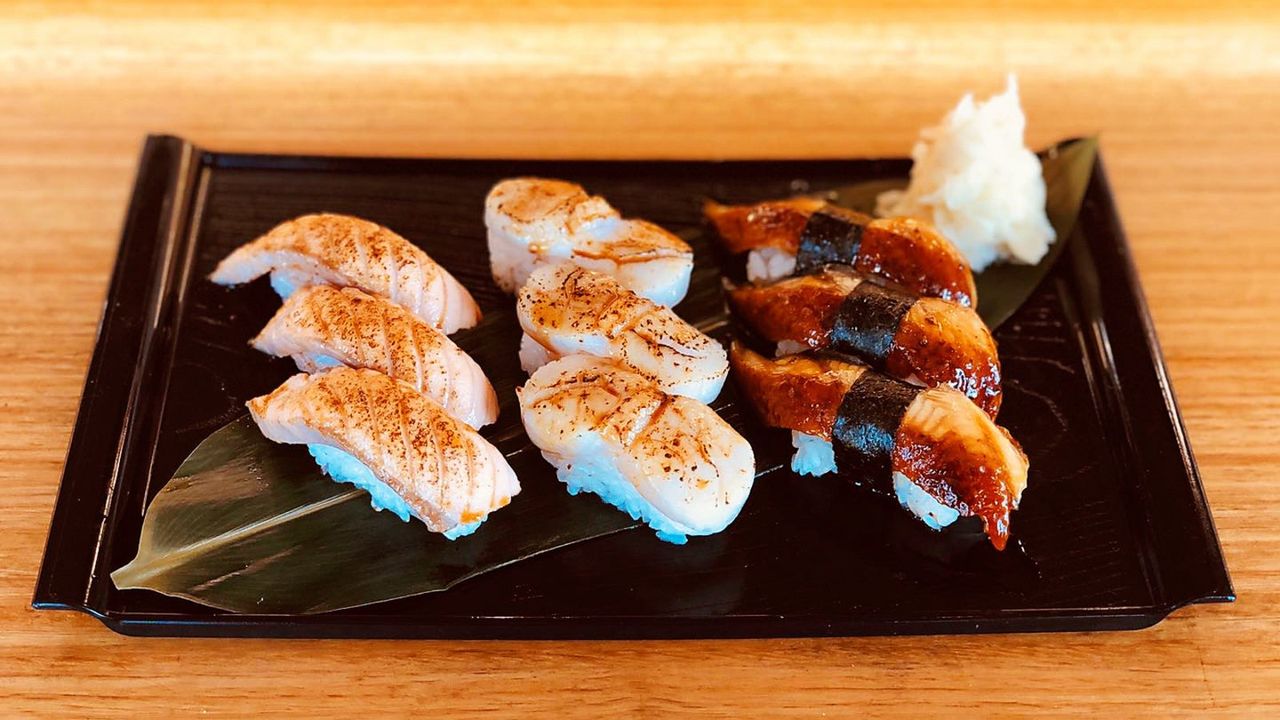Grilled Nigiri Mix (9pcs)
