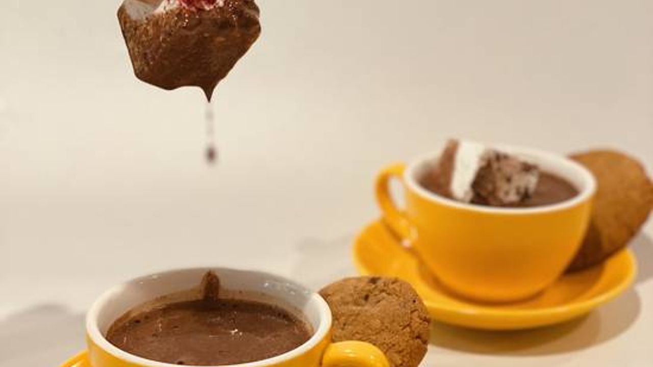 Hot Chocolate + Choc Chip Cookies (6 pcs) Set