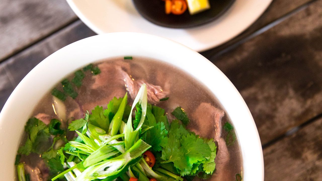 Sliced Beef Phở (Noodle Soup)