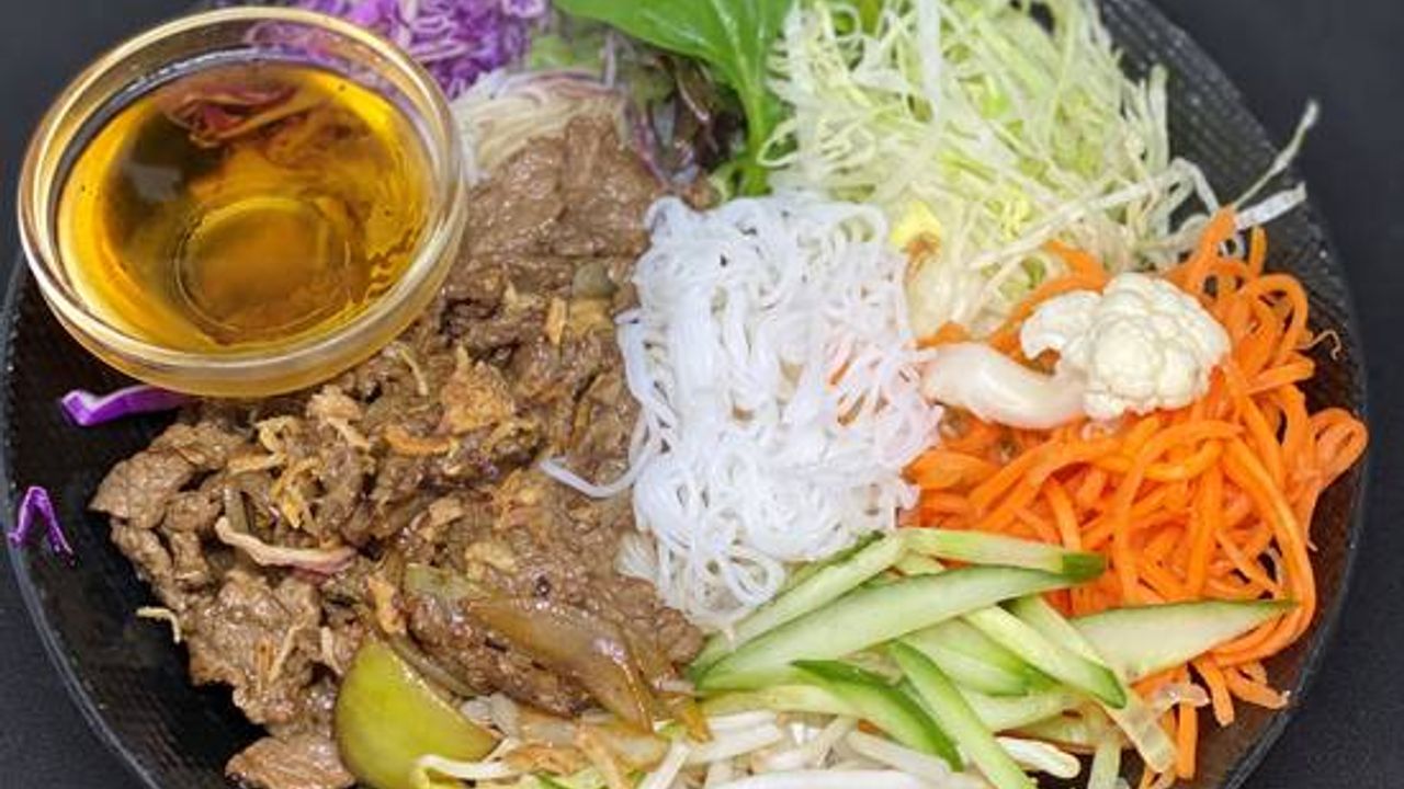 Stired Fried Beef Scotch Fillet Rice Noodle Salad