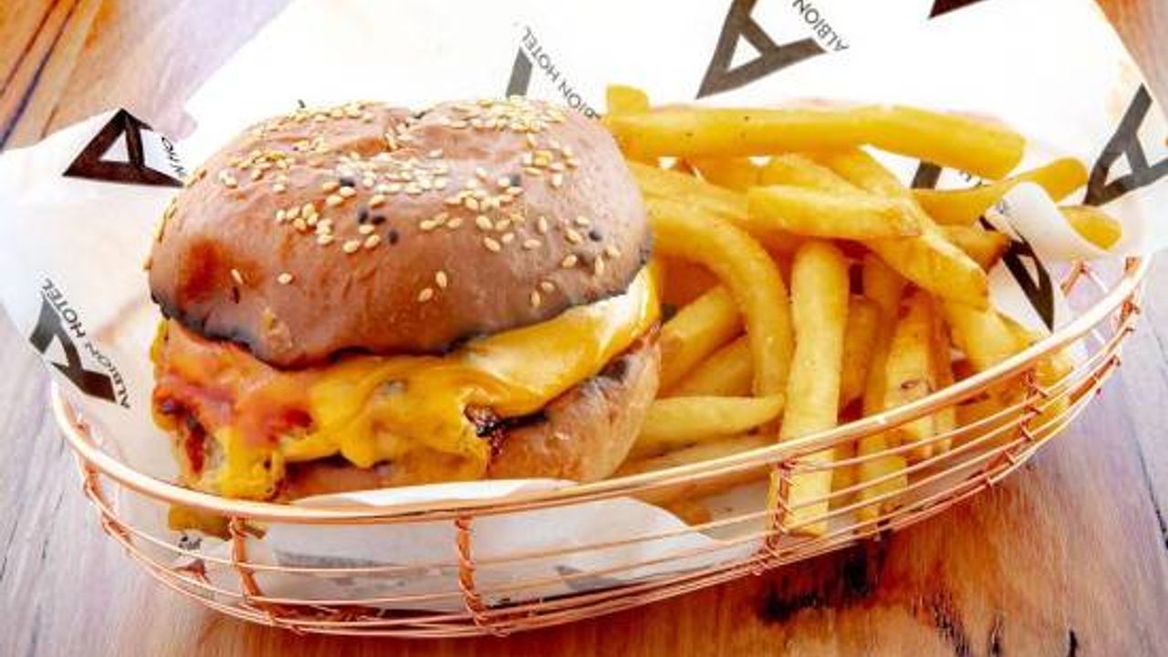 Kids Cheeseburger & Chips
