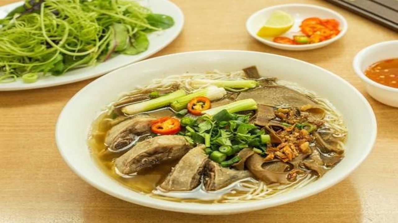 Viet duck noodle soup w/ bamboo shoots