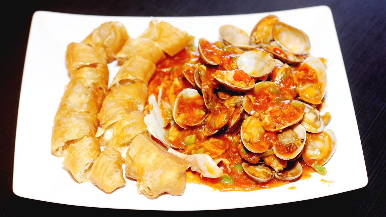 Chilli Clams w/Chinese Donut
