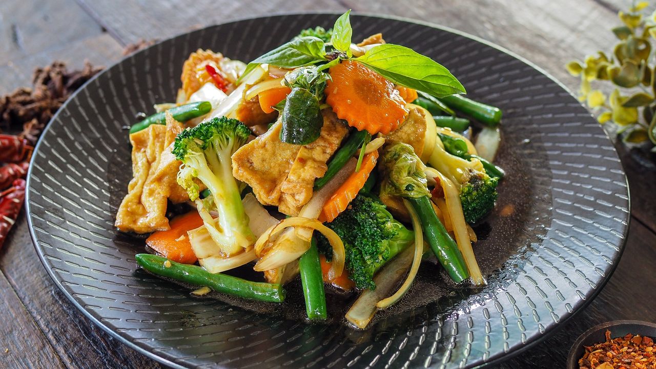 Vegetable & Tofu w/ Sweet Basil