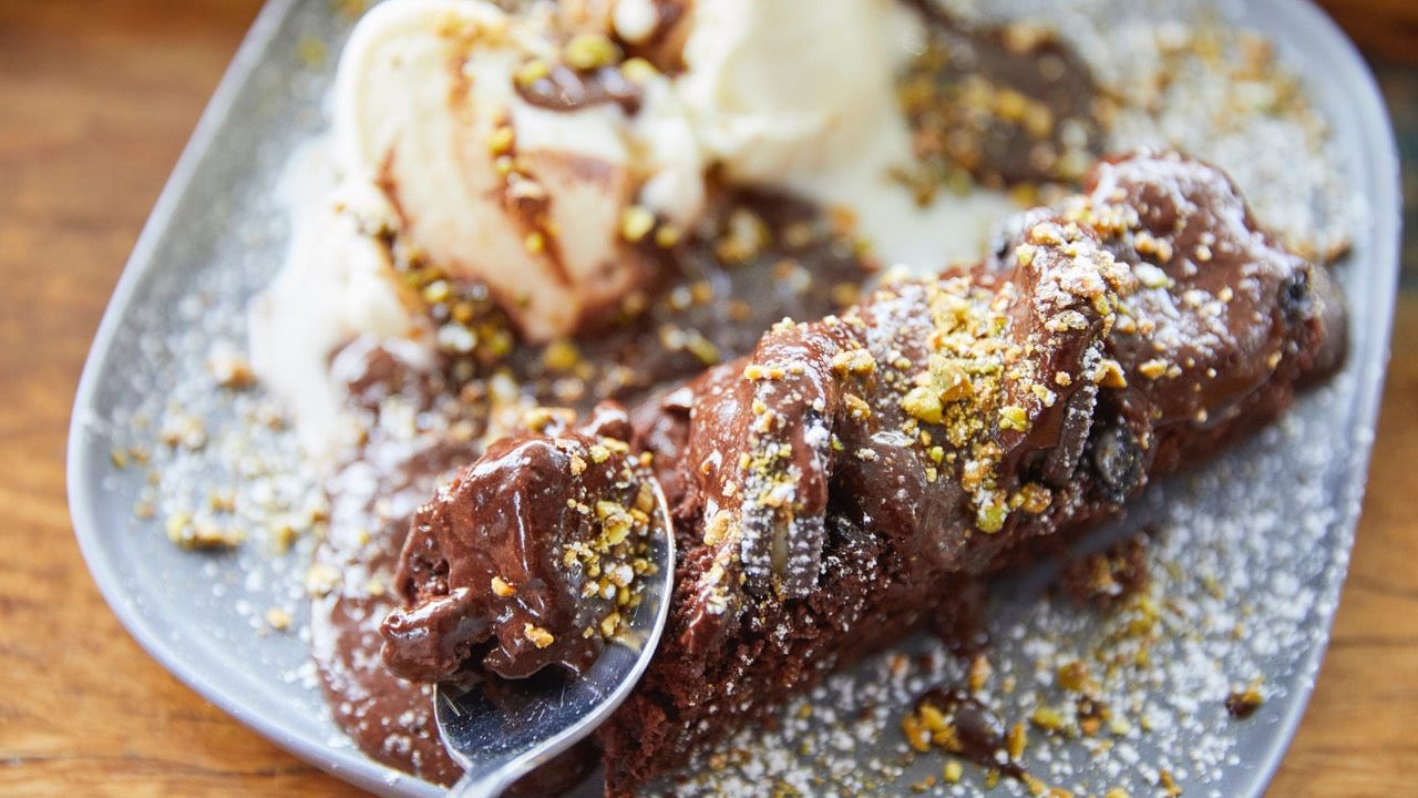 Warm Oreo Chocolate Brownie (V+)