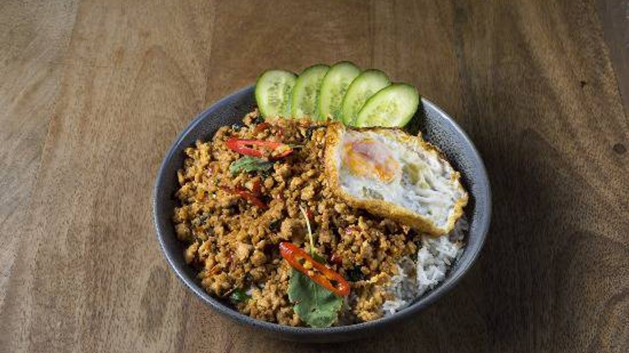 Kra Prow Gai Kai Dao