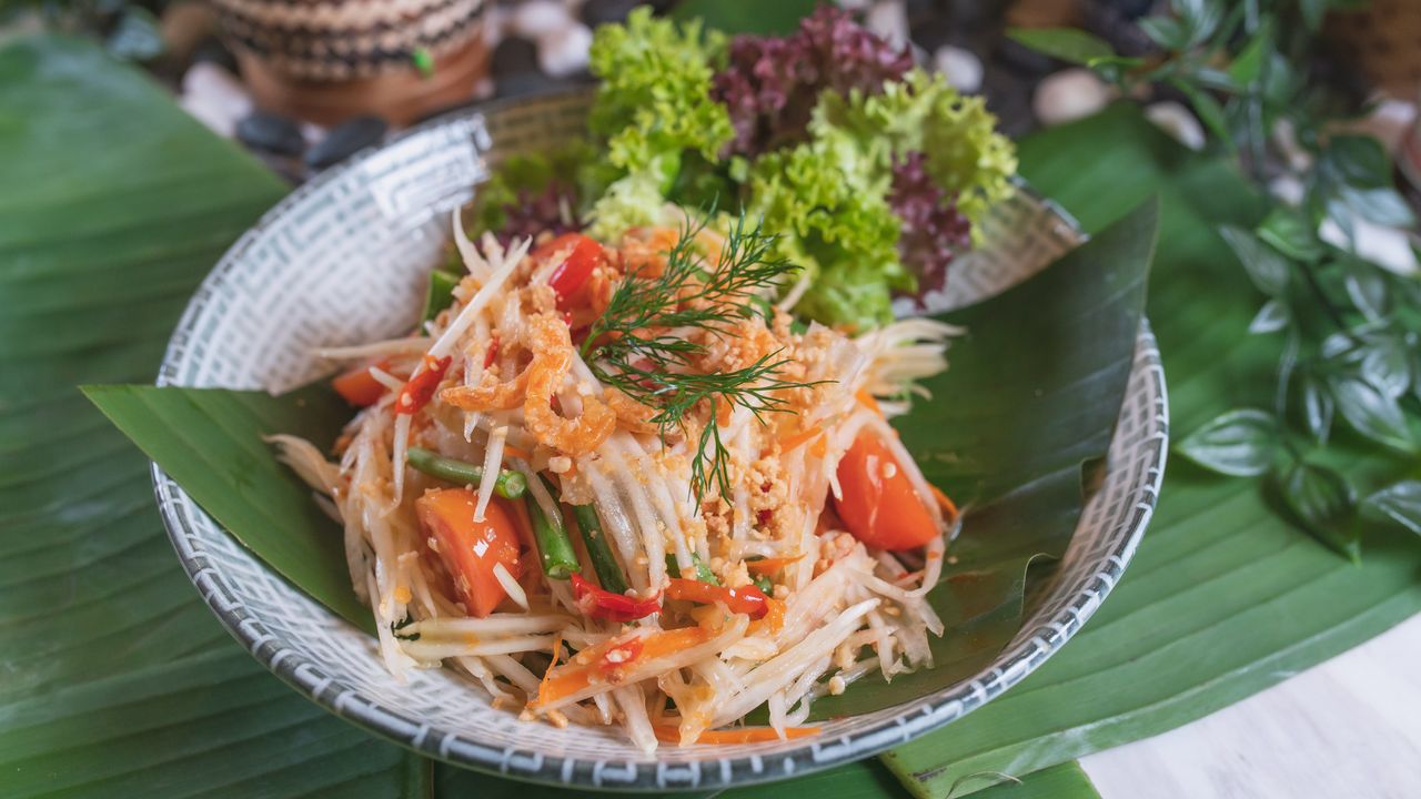Som Tum Spicy Salad (Thai)