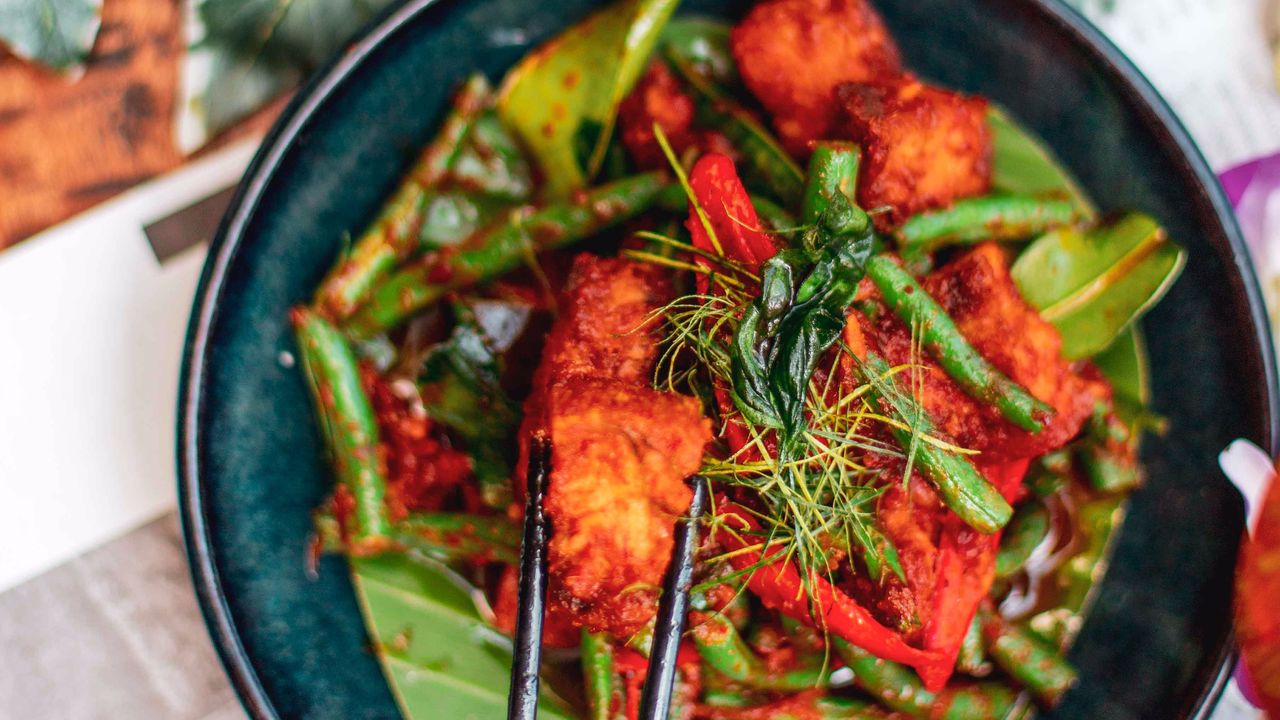 Stir Fried Crispy Pork Belly with Pik Khing Sauce