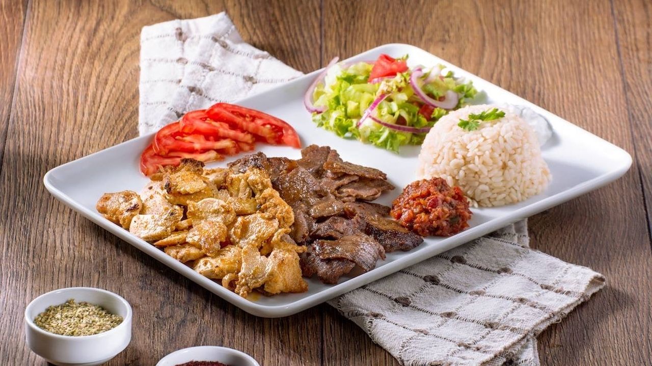 Combo 8 - Mixed Meal with Chips, Salad, Rice, Bread and Drink