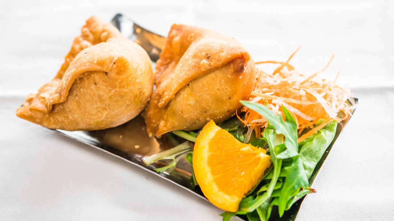 Vegetable Samosa (2 Pieces)
