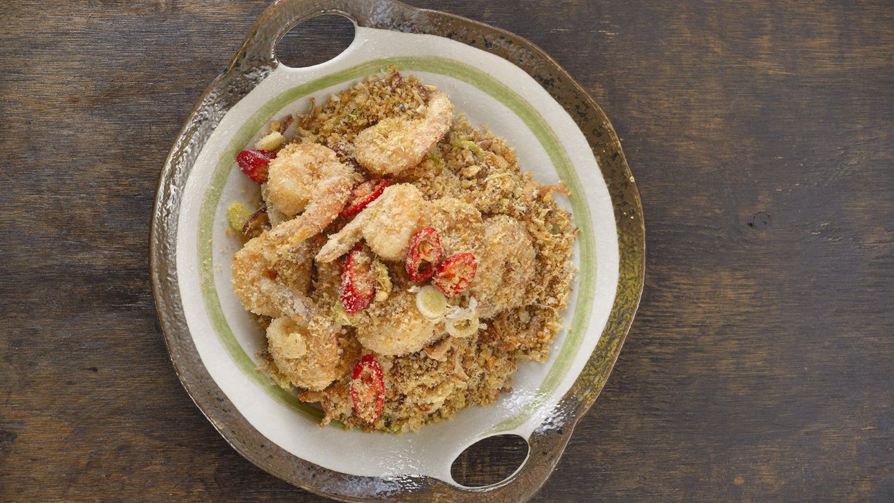 415 Deep Fried Prawn with Garlic & Chilli Crumbs (Typoon Shelter Style)