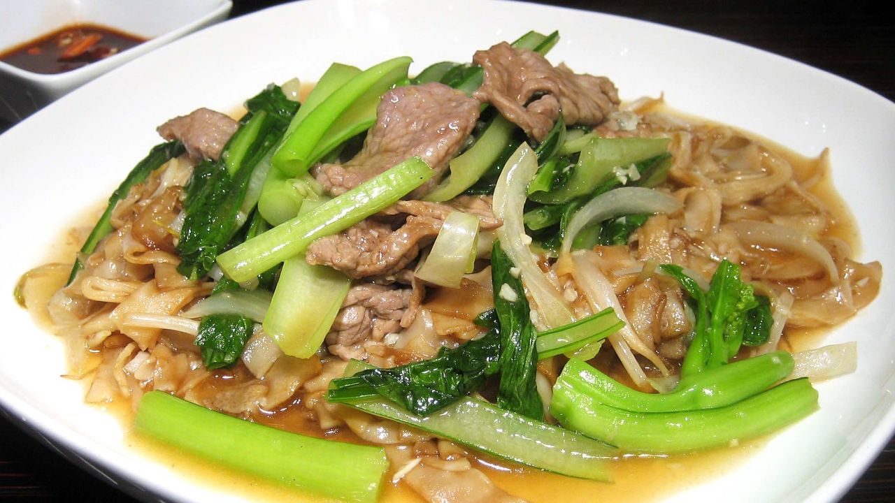 Fried Rice Noodle with Beef