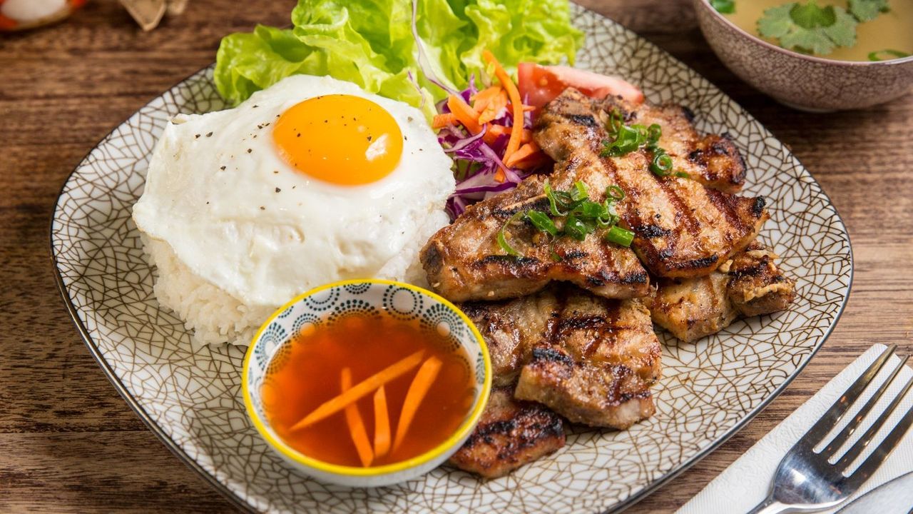 Pork Chops & Fried Egg with Steam Rice (GF) Cơm Sườn + Trứng
