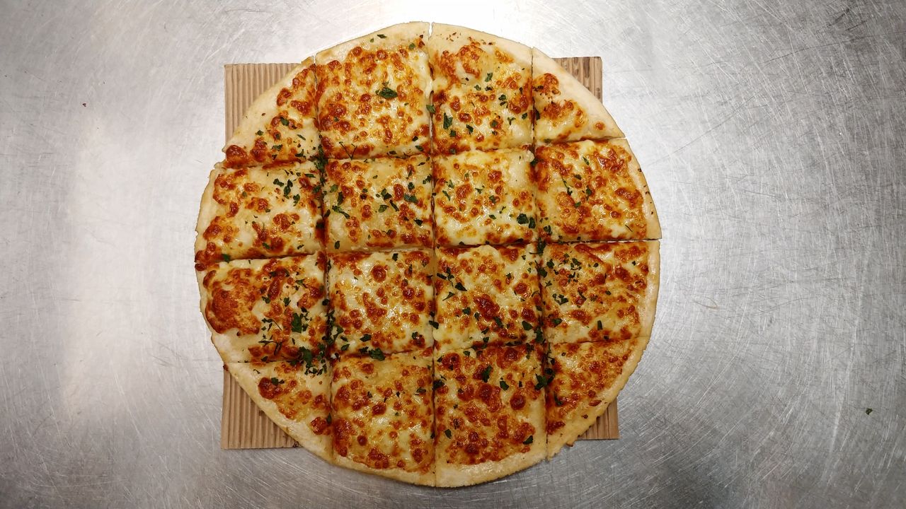 Herb & Garlic Pizza