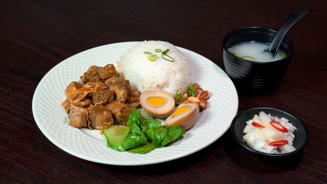 42. Braised Beef Brisket Rice / 卤牛腩飯
