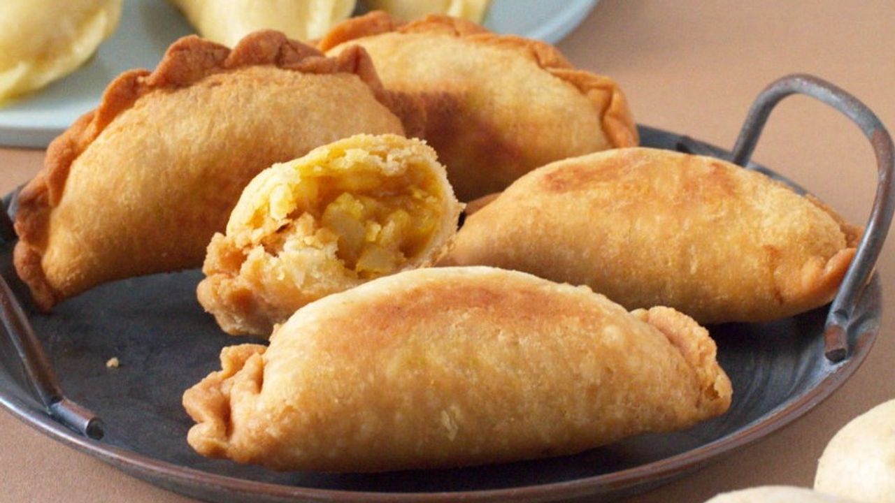 Curry Puffs (2)