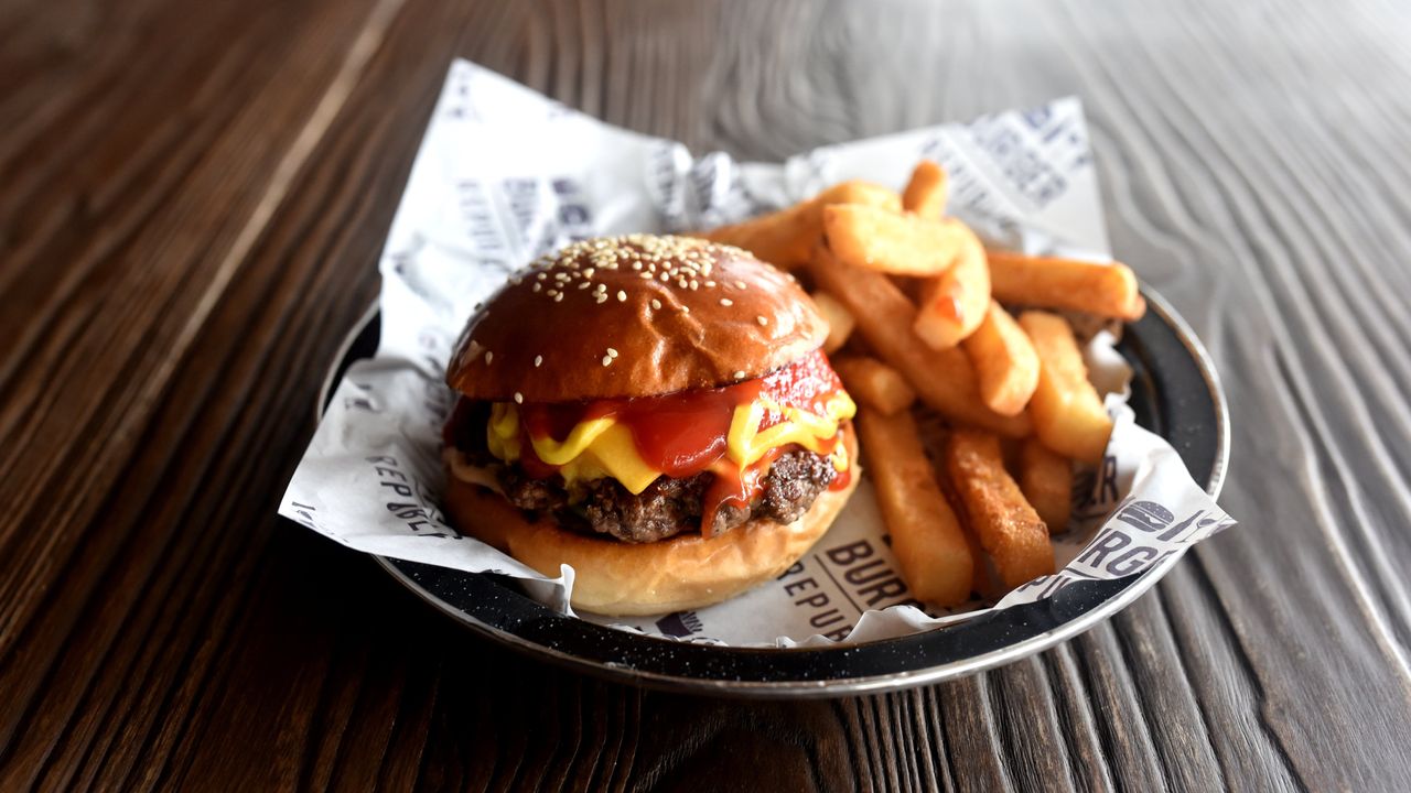 Classic Cheeseburger