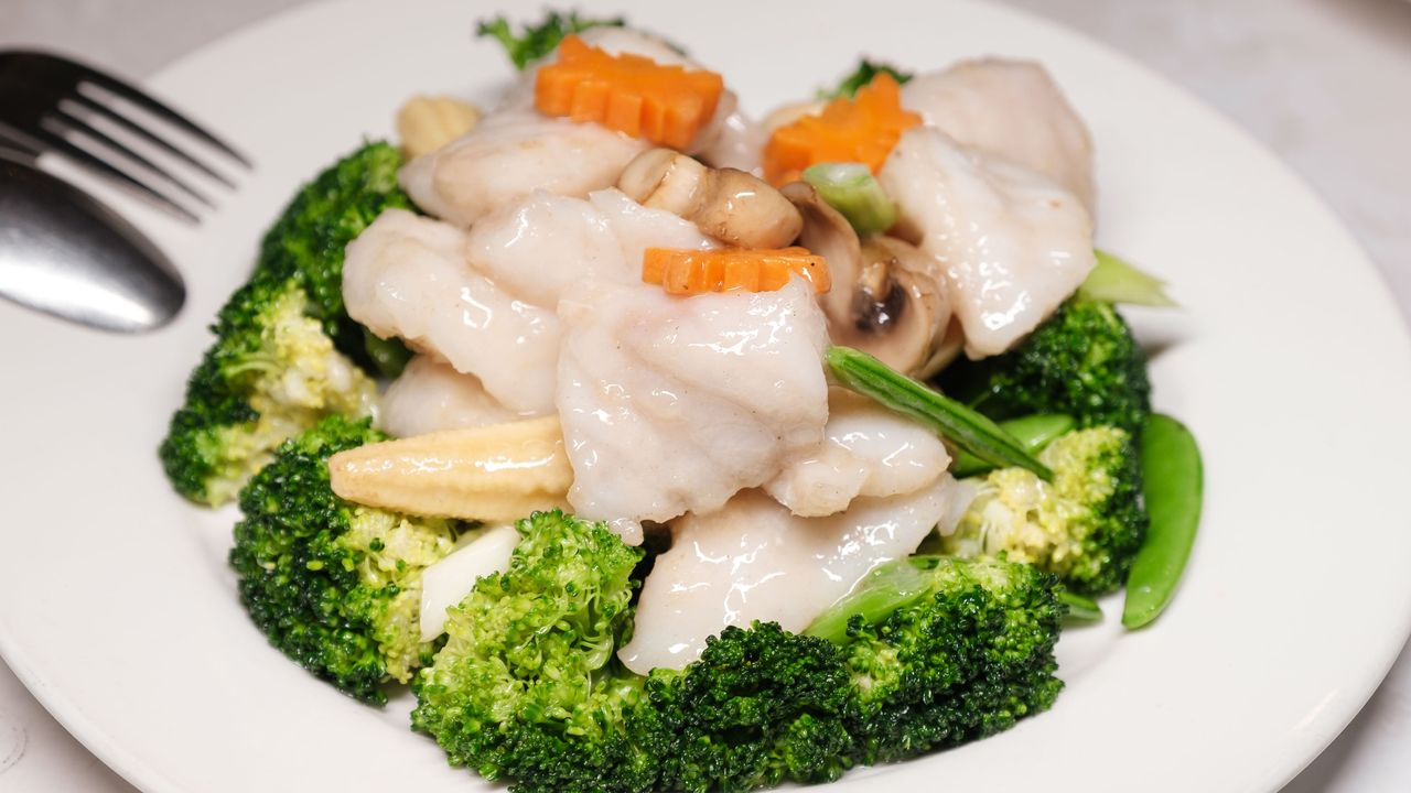 Seafood with Snow Peas and Broccoli