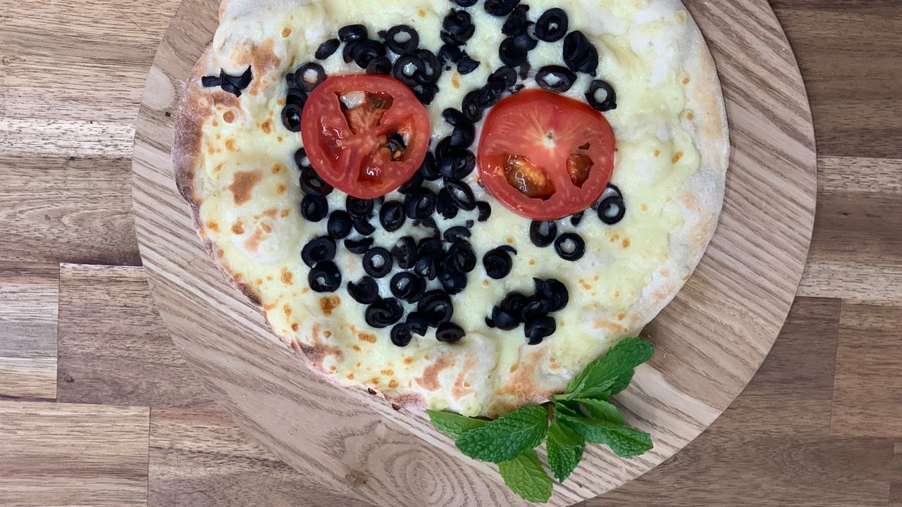 Cheese, Tomato & Olive Pizza
