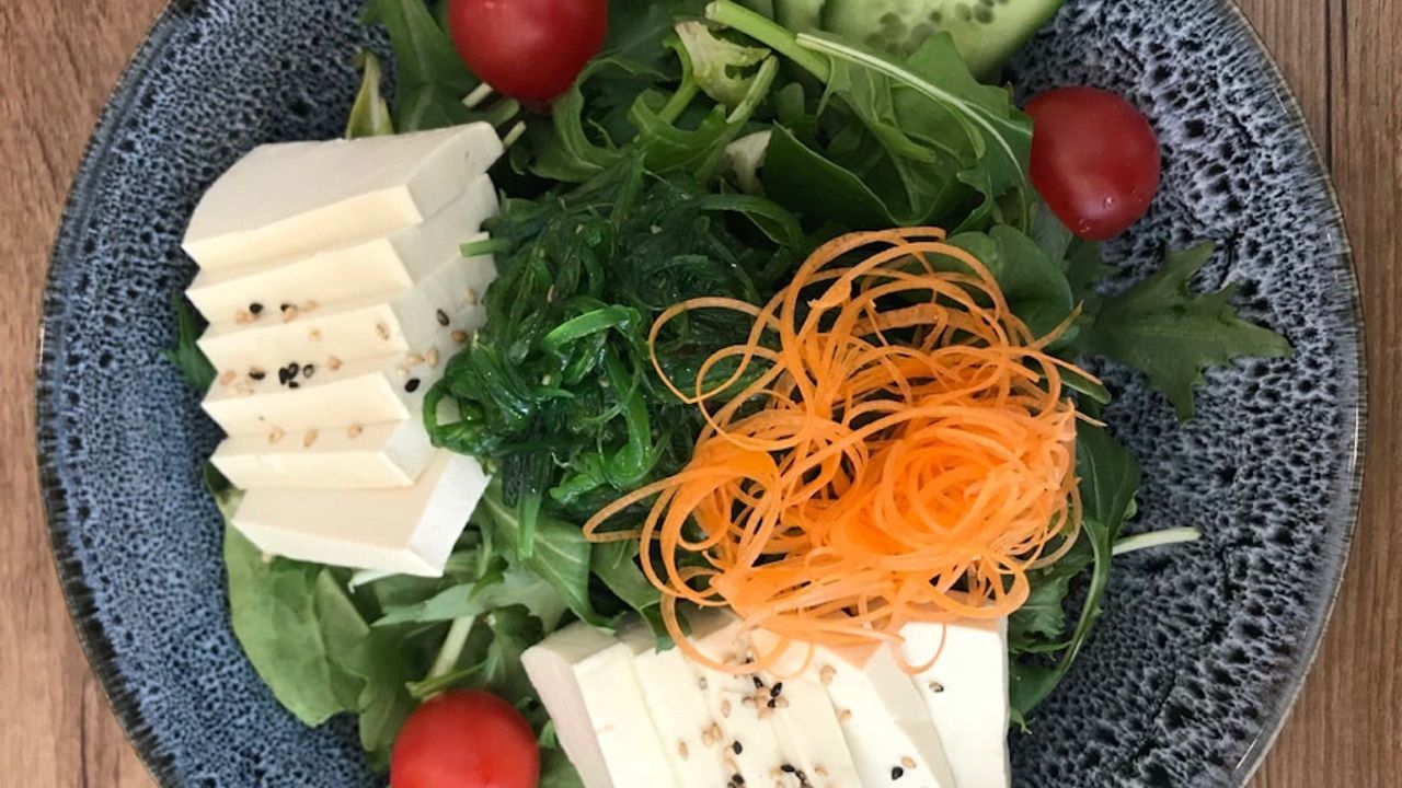 Tofu and Wakame Salad