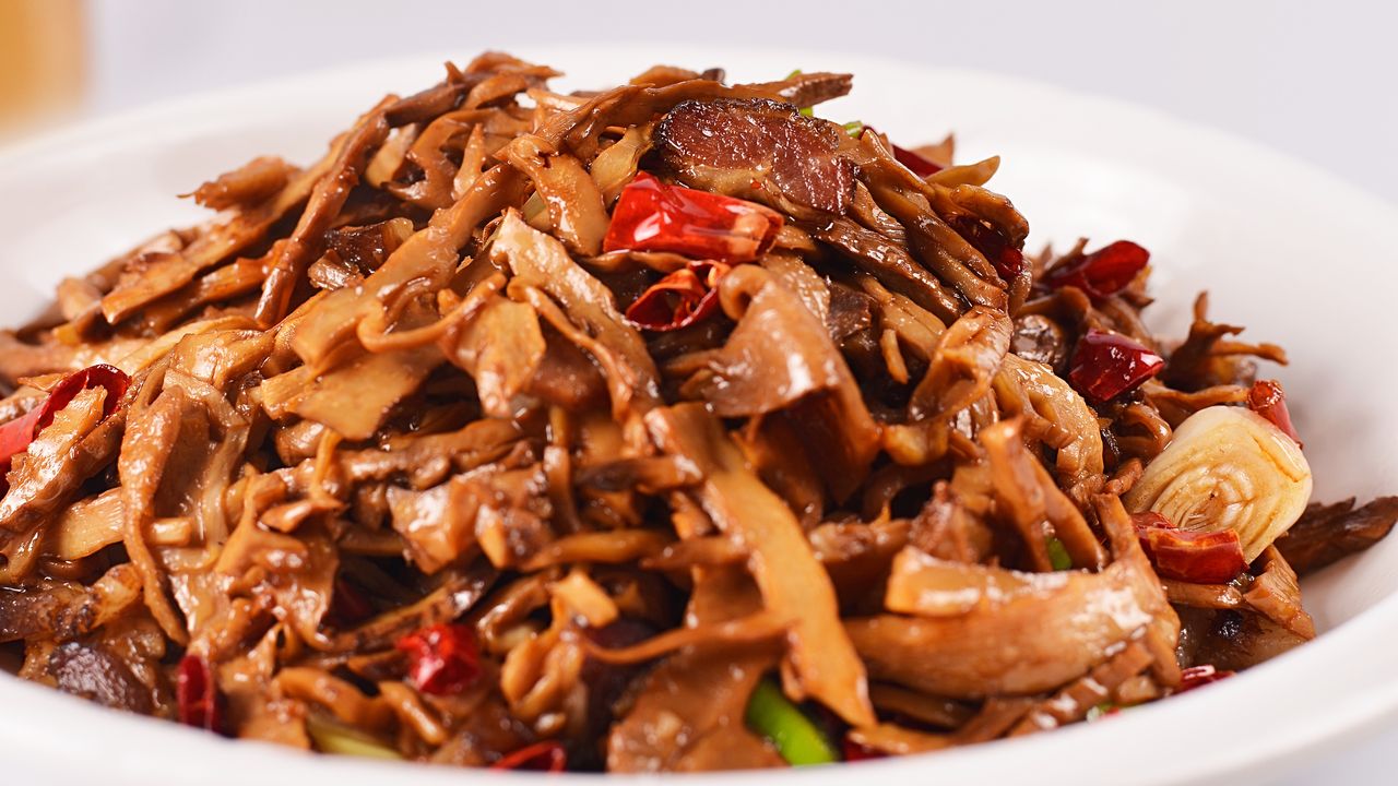 Firewood Smoked Bamboo Shoots & Beef on Rice/烟笋牛肉白饭