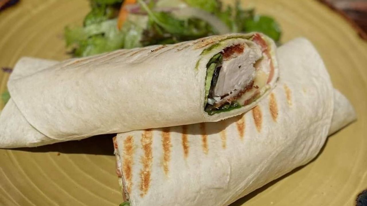 Daily Wrap & Side Salad