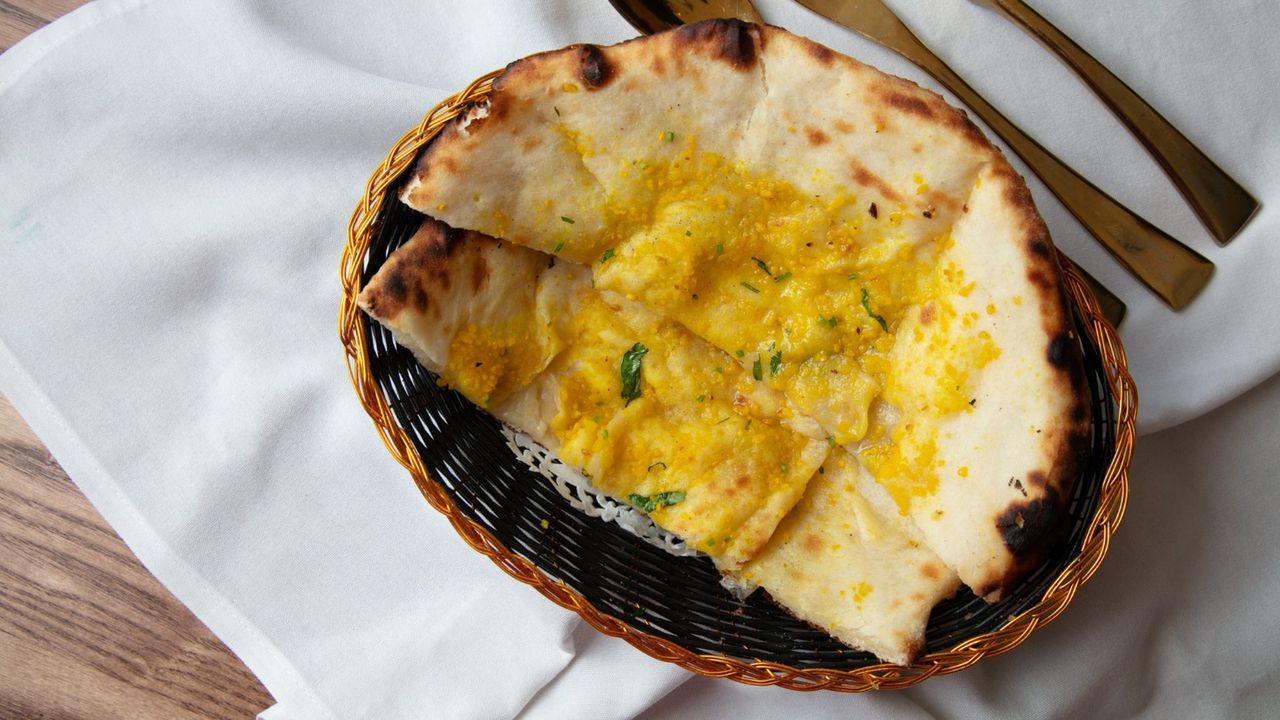 Garlic & Cheese Naan
