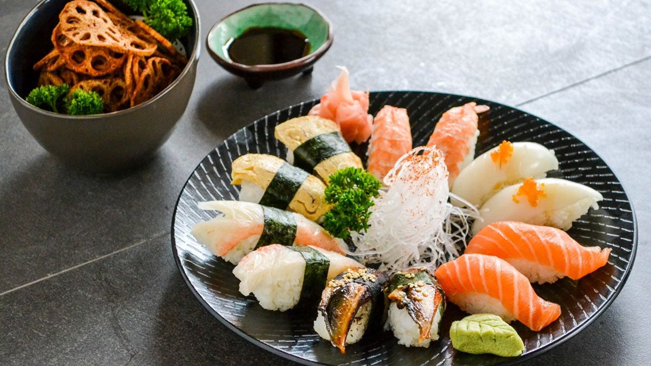 Naked Nigiri - 11p