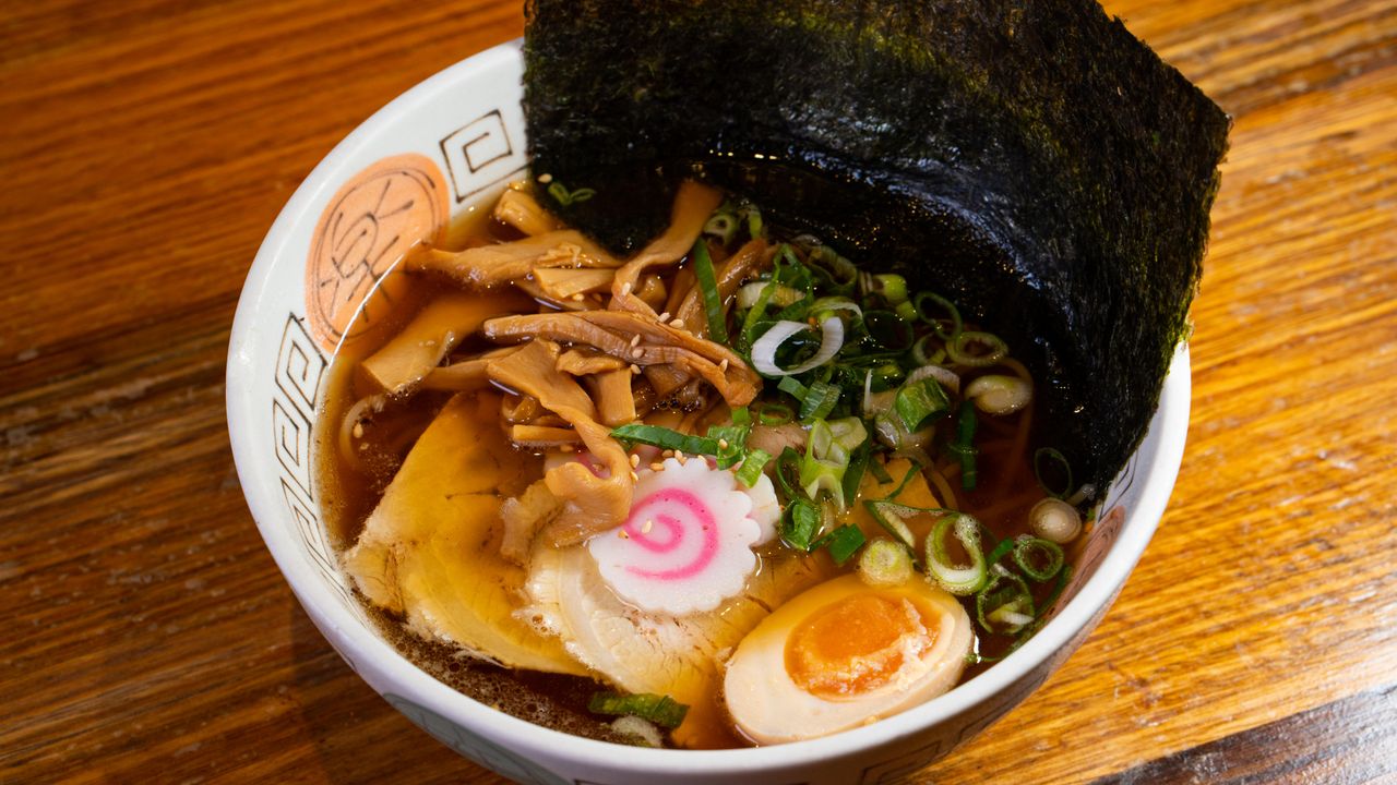 (40) Ramen In Tokyo Style Soy Sauce Chicken Soup