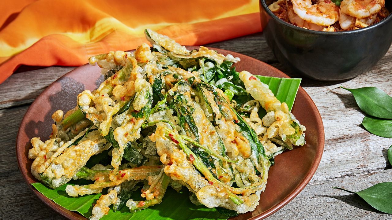 Yum Pak Boong Tod Krob Goong Sod