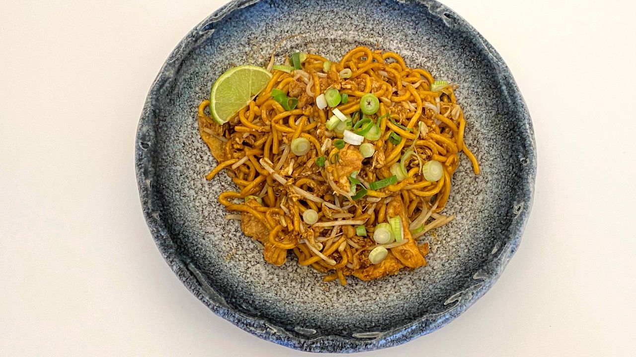 Hokkien Noodle with Egg, Chicken, Prawns
