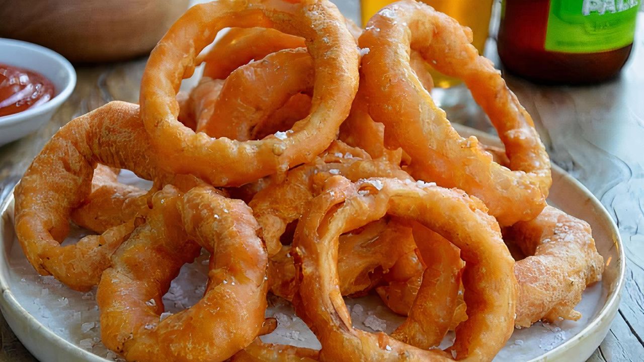 Beer Battered Onion Rings with Sour Cream
 Dipping Sauce