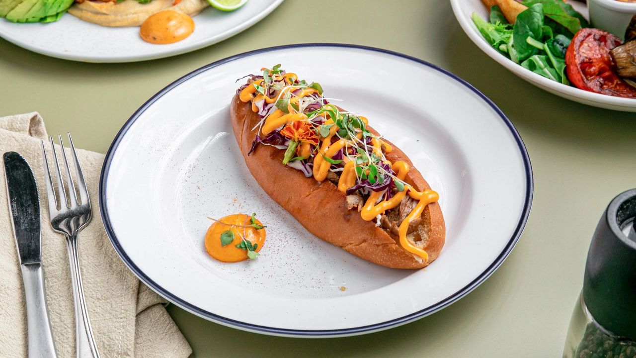 Long Bun Pulled Pork Coleslaw Salad