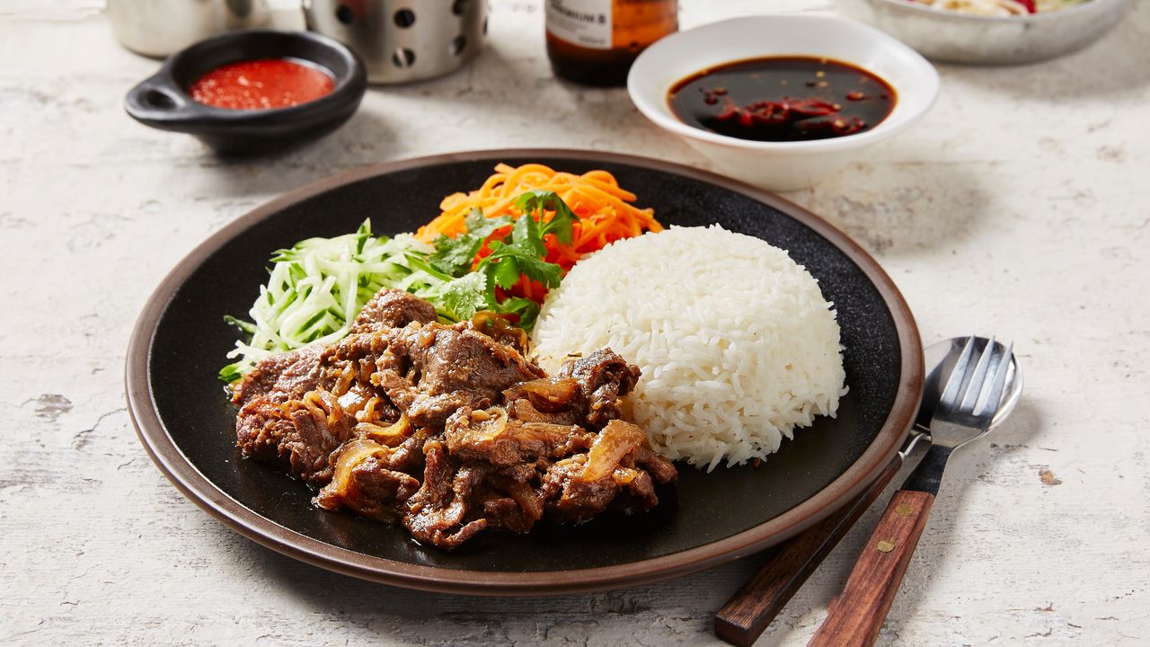 M5. Lemongrass Beef / Cơm Bò Xào Sả Ớt