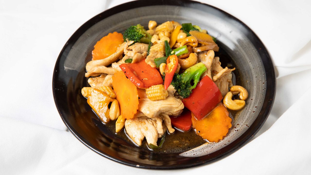 Chicken with Cashew Nuts