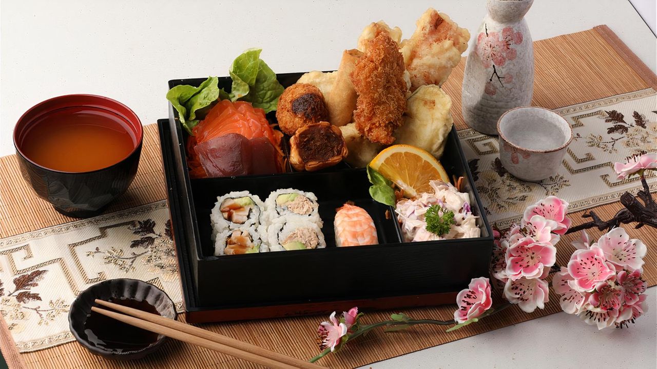 Kawasemi King Bento (with Sushi)