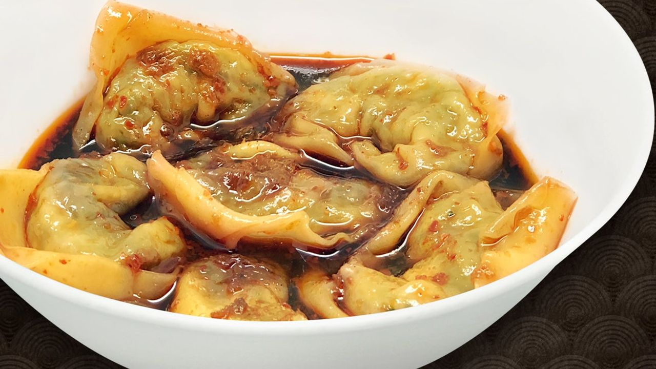 Vegetarian Wonton Noodle with Spicy Sauce