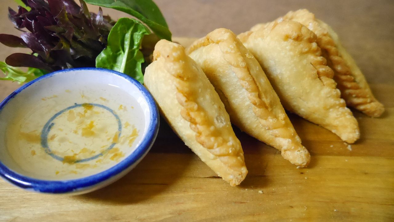 Curry Puffs (4 Pieces)