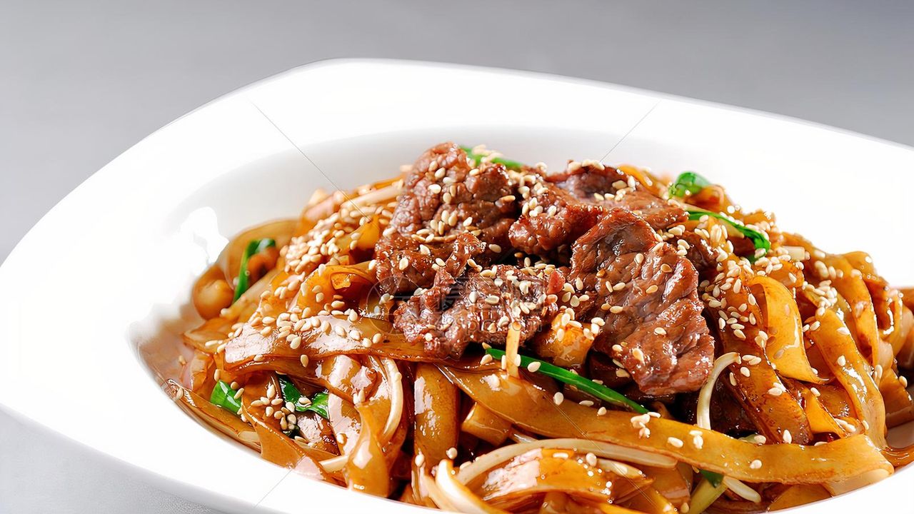 T57. Dried Stir-Fried Beef Hor Fun