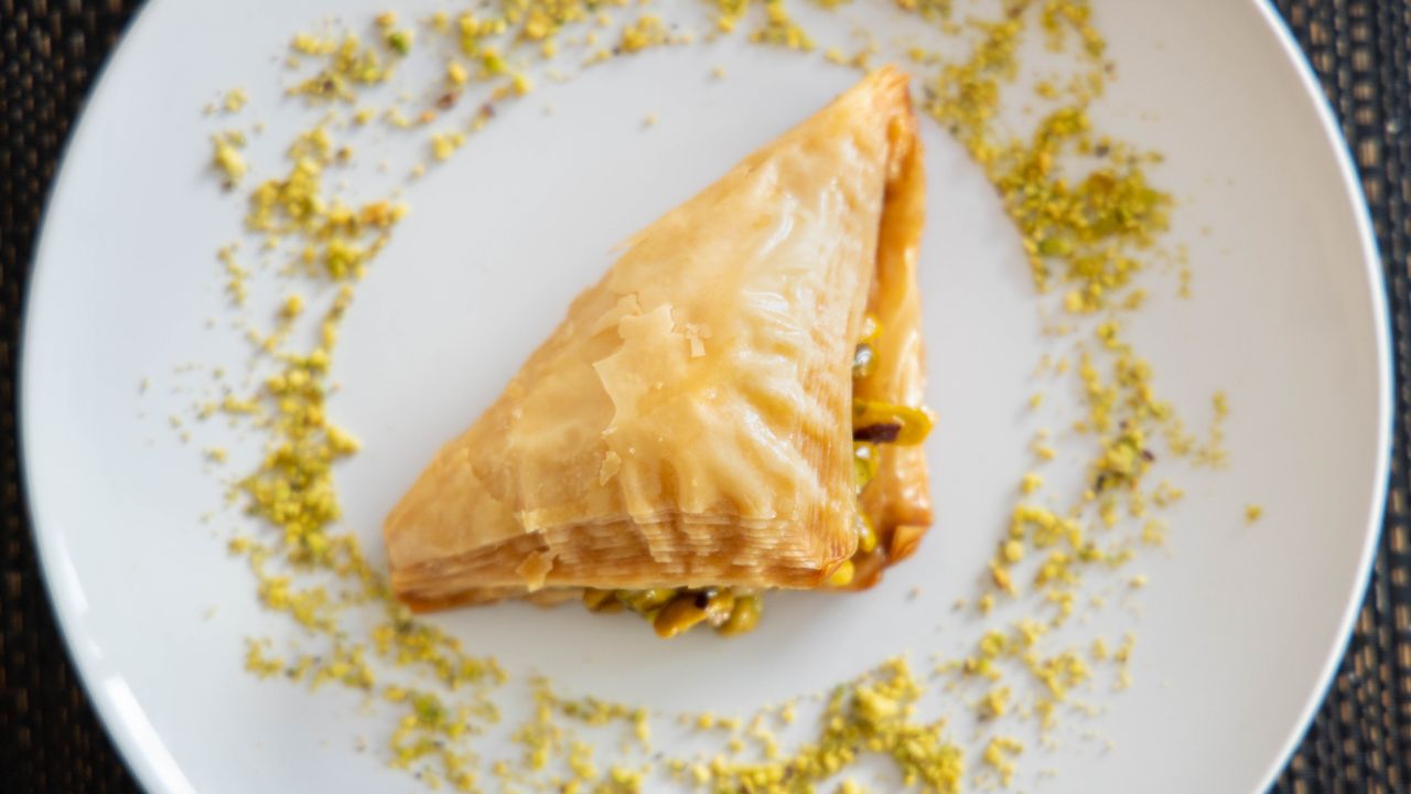 1. Baklawa Warbat Pistachio